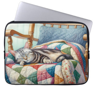 Housse Pour Ordinateur Portable Chat gris doux dormant sur une courtepointe