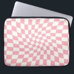 Housse Pour Ordinateur Portable Chèques Retro Pastel Pink Bébé en damier Warped<br><div class="desc">Conception à damiers déformée parfaite. Vérificateurs déformés modernes. Ce joli design rétro psychédélique vous emmène au pays des merveilles. Chèques déformés aux couleurs pastel. Twirl et tourbillonner,  tours,  à damiers motif</div>