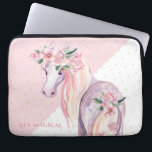 Housse Pour Ordinateur Portable Cheval à ailes florales inspiré du Pegasus<br><div class="desc">poney floral magique. Pegasus inspiré mythique cheval divin ailé,  avec des accents de fleurs d'aquarelle. Texte facultatif magique. Arrière - plan moderne rose et blanc géométrique.</div>