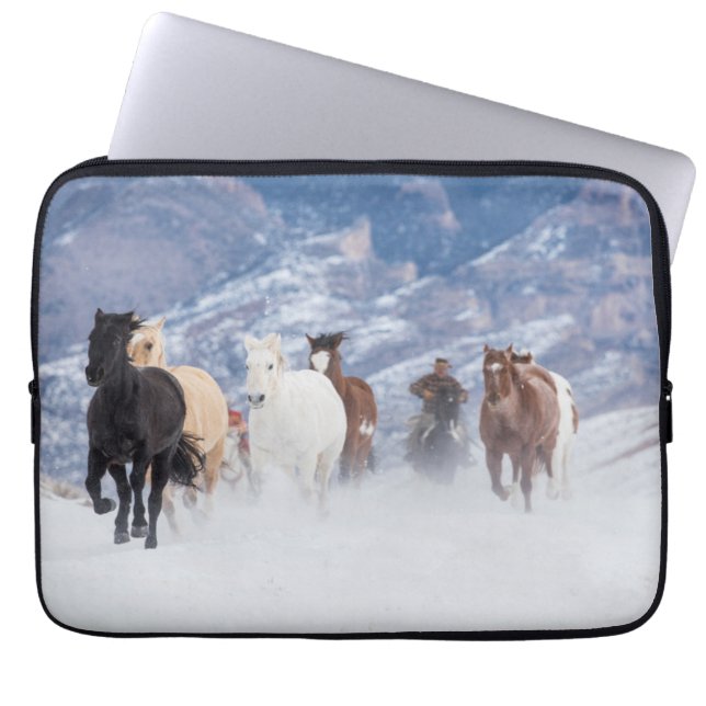 Housse Pour Ordinateur Portable Cheval à travers la neige (Devant)