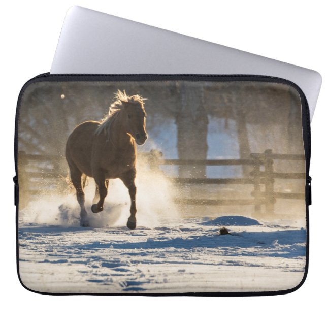 Housse Pour Ordinateur Portable Cheval à travers la neige (Devant)