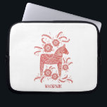 Housse Pour Ordinateur Portable Cheval de Dala suédois personnalisé<br><div class="desc">Un Cheval Dalécarlien traditionnel de Suède. Supprimez ou modifiez le nom pour customiser.</div>