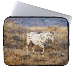 Housse Pour Ordinateur Portable Cheval errant dans les collines panoramiques du Bi