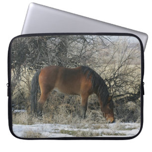 Housse Pour Ordinateur Portable Cheval sauvage de mustang dans la neige 1