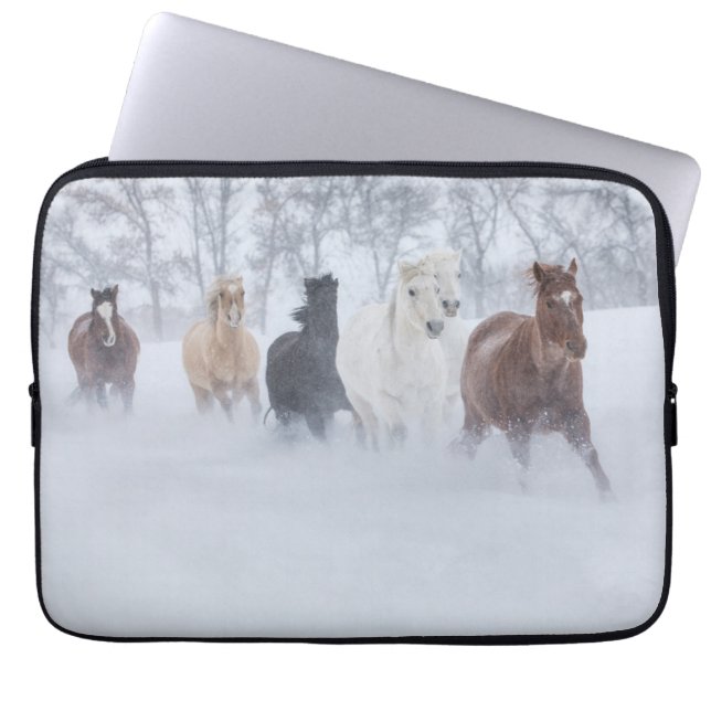 Housse Pour Ordinateur Portable Chevaux courant dans la neige (Devant)