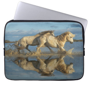 Housse Pour Ordinateur Portable Chevaux de Camargue et reflet, sud de la France