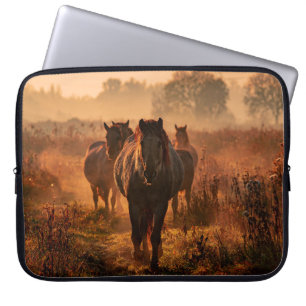 Housse Pour Ordinateur Portable Chevaux sauvages : Rencontre intense avec le regar