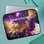 Housse Pour Ordinateur Portable Chic violet or faux parties scintillant marbling m<br><div class="desc">Mignonette magenta or imitation parties scintillant marbre art monogramme Portable manche. Ajoutez du style à votre bureau, à votre bureau ou à votre espace personnel avec une pochette d'ordinateur portable chic et élégant monogrammed.L'accessoire parfait pour une jeune fille ou une femme contemporaine à la mode. Un design magnifique, moderne et...</div>