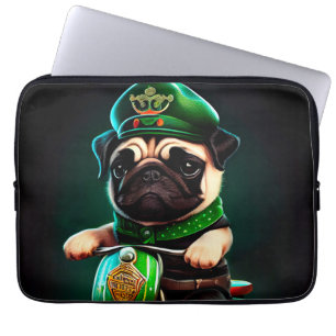 Housse Pour Ordinateur Portable Chien Carlin conduisant un vélo pour la Saint-Patr