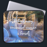 Housse Pour Ordinateur Portable Citation de femme réussie Script Gold Coach Photo<br><div class="desc">"Derrière chaque femme prospère se trouve elle-même." Qui a besoin du Prince Charming ? Faites votre propre "bonheur toujours après" et embrasser "la puissance fille" chaque fois que vous utilisez cette inspiration colorée citent la photo sac ordinateur portable en néoprène. Cette manche est disponible en trois tailles : 15", 13"...</div>
