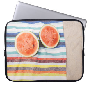 Housse Pour Ordinateur Portable Closeup photo of slice watermelon fruits on cloth