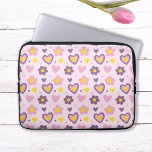 Housse Pour Ordinateur Portable Coeurs Fleurs Rétro Motif rose, violet, Jaune<br><div class="desc">Motif mignonne avec ses fleurs aux tons pastel et ses coeurs charmants,  évoquant une ambiance nostalgique et rétro.</div>