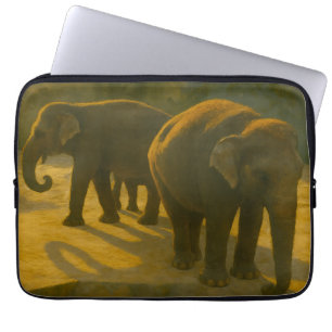 Housse Pour Ordinateur Portable Compagnons d'or - Trio d'éléphants à lumière chaud