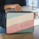 Housse Pour Ordinateur Portable Corail personnalisé Mint vert ivoire<br><div class="desc">Gardez votre nouvel appareil électronique à l'abri des coups et des rayures avec cette protection élégante de corail girly contemporaine, menthe claire et foncée, et l'ivoire rayé de couleur de l'eau pochette d'ordinateur portable en néoprène avec fermeture éclair. Avec place pour customiser avec le nom, monogramme ou initiales de votre...</div>