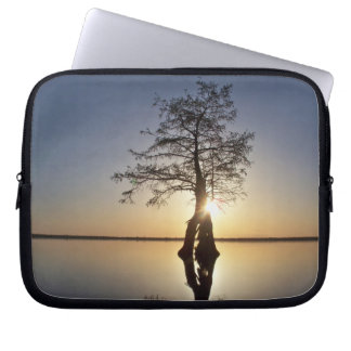 Housse Pour Ordinateur Portable Coucher de soleil derrière un arbre