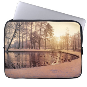 Housse Pour Ordinateur Portable Coucher de soleil sur le parc avec petit lac gelé