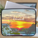 Housse Pour Ordinateur Portable Coucher de soleil sur le toit 2295<br><div class="desc">Peinture Collection "Rooftop Sunset 2295" Améliorez la protection de votre ordinateur portable avec une manche personnalisée. Ces manchons légers et résistants à l'eau protègent votre appareil mais mettent également en valeur votre style unique avec du texte personnalisé sur la conception. Disponibles dans des tailles variées, ils assurent un ajustement parfait...</div>