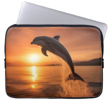 Dauphin du coucher de soleil doré