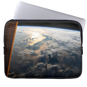 Housse Pour Ordinateur Portable Des Poutres Sunglint Au Large De La Mer Des Célèbe