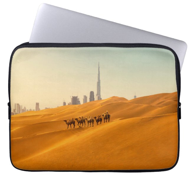 Housse Pour Ordinateur Portable Deserts | Dubai's Skyline View with Camels (Devant)