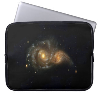 Housse Pour Ordinateur Portable Deux galaxies en spirale se heurtent la douille