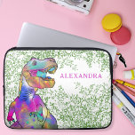Housse Pour Ordinateur Portable Dinosaur Colorful T-Rex ajouter Nom<br><div class="desc">Un amusant T Rex torréfié un dindou psychédélique et coloré avec un arrière - plan de feuillage de jungle jurassique. Le coque portable idéal pour filles personnalisées pour le garçon de l'école qui aime les dinos. Ce design amusant de dinosaure préhistorique avec un modèle facile à utiliser pour créer un...</div>
