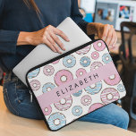 Housse Pour Ordinateur Portable Donuts Roses, Donuts Bleus, Sprinkings, Votre Nom<br><div class="desc">Joli,  amusant et adorable motif avec beignets rose et bleu. Un cadeau moderne et branché,  parfait pour l'amoureux des beignes dans votre vie. Personnalisez en ajoutant votre nom,  votre pseudonyme,  votre monogramme ou vos initiales.</div>