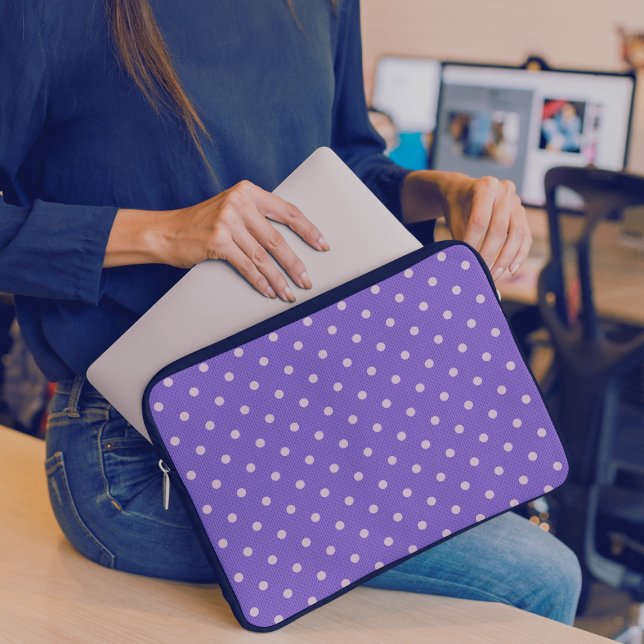 Housse Pour Ordinateur Portable Dotty Delft Purple (A woman tries to put her rap note into a laptop in a Dotty Delight Purple Laptop Sleeve.)