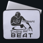 Housse Pour Ordinateur Portable Douille faite sur commande d'ordinateur portable<br><div class="desc">Le " DJ [YOURNAME] laissant tomber ce battement". Changez le gisement des textes en ce que vous voulez. Utilisant la "personnaliser il" fonction, vous peut également changer (éditer) la couleur d'arrière - plan de cet article, aussi bien qu'ajoute plus de texte si vous souhaitez. Voir le mon magasin pour plus...</div>