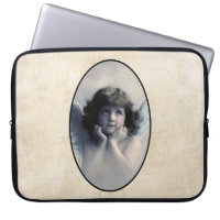 Doux Rosy Cheeked Angel Vintage dans les nuages