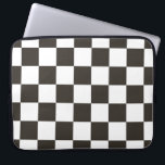 Housse Pour Ordinateur Portable Drapeau À damiers (noir et blanc) (Motif du vérifi<br><div class="desc">Cette conception comporte un drapeau à damiers noir et blanc qui est généralement utilisé dans les courses automobiles pour indiquer la finale. Le drapeau est souvent associé au vainqueur d'une course, puisqu'ils sont les premiers à dépasser le drapeau à damiers. Le motif peut aussi être considéré comme influencé par un...</div>