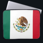 Housse Pour Ordinateur Portable Drapeau mexicain<br><div class="desc">Le design présente le drapeau national du Mexique, officiellement connu sous le nom des États-Unis mexicains (Estados Unidos Mexicanos). Il présente un aigle avec un serpent dans son talon, perché au sommet d'un cactus de poire épineux, qui pousse sur une roche au milieu d'un lac : cette image est influencée...</div>