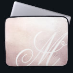 Housse Pour Ordinateur Portable Elégance or rose ⎥ Monogramme Manche d'ordinateur<br><div class="desc">Arrière - plan métallique en or rose avec un script élégant surdimensionné monogramme qui peut être personnalisé avec votre propre lettre et semble merveilleux dans toutes les variations. Si vous souhaitez avoir un script plus élégant juste pour vous s'il vous plaît contactez-moi par mon magasin pour plus de personnalisation.</div>