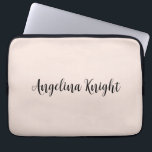 Housse Pour Ordinateur Portable Élégant Design Chic Plain écriture Script<br><div class="desc">Vous recherchez une belle calligraphie avec une écriture esthétique ? Ce design simple et attrayant est fait pour vous. Ce produit impressionne immédiatement ceux qui le voient. Le design raffiné et de bon goût reflétera immédiatement la qualité de votre relation et de votre famille.</div>