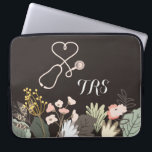 Housse Pour Ordinateur Portable Elegant Medical Doctor or Nurse Floral Monogram<br><div class="desc">Lovely bouquet of flowers  accented by a stethoscope shaped like a heart. Nurses,  doctors and medical professionals will love this computer sleeve. Monogram with initials or title. Stylish and elegant is perfect for those working in the medical and healthcare  industry.</div>