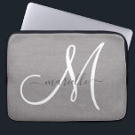 Housse Pour Ordinateur Portable Élégant Monogramme gris blanc Script Faux Linen<br><div class="desc">Manche d'ordinateur portable chic et stylisé faux gris avec un nom initial monogramme blanc et un nom de script en noir. Le lin est un arrière - plan à effet photo. Un style minimaliste moderne et tendance.</div>