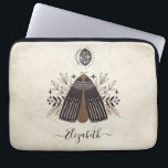 Housse Pour Ordinateur Portable Élégant monogramme papillon Vintage<br><div class="desc">Un vintage bohème manches d'ordinateur portable mystique papillon. Un beau papillon céleste avec feuillage aux couleurs de la terre. Personnalisez-le avec votre nom à l'avant du capot de l'ordinateur portable. Conçu pour vous par Blackberry Boulevard. Autres conceptions de mystiques papillons disponibles dans la boutique.</div>