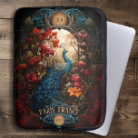 Housse Pour Ordinateur Portable Élégant paon victorien Vintage<br><div class="desc">Coque électronique Peacock Victorian vintage | Editable Design Transformez votre électronique avec ce Coque électronique Peacock Victorian Vintage Regal - un élégant ajout pour sauvegarder vos appareils. Ce coque à thème paon est conçu pour améliorer vos essentiels électroniques. Insufflez une touche d'art et d'artisanat parisien du début du siècle en...</div>