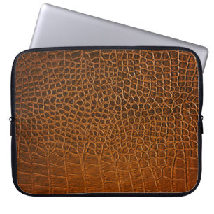 Housse Pour Ordinateur Portable Élégante texture en cuir de crocodile marron.