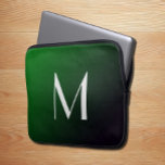 Housse Pour Ordinateur Portable Emerald Green Gradient - monogramme gras<br><div class="desc">Améliorez la protection de votre ordinateur portable grâce à ce design époustouflant d'Alma Wad. Doté d'un arrière - plan riche et profond, couleur vert émeraude (#046307), ce manche pour ordinateur portable respire le raffinement et la modernité. Le monogramme en gras ajoute une touche personnelle, ce qui en fait non seulement...</div>