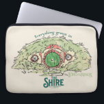 Housse Pour Ordinateur Portable Everything Grows in THE SHIRE™<br><div class="desc">Bring a little piece of Middle-Earth™ to your everyday with this charming Lord of the Rings™ design inspired by the cozy hills of Hobbiton. Featuring a storybook-style hobbit hole with its iconic round green door tucked into a lush hillside, the artwork is paired with the beloved phrase, “Everything grows in...</div>