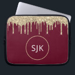 Housse Pour Ordinateur Portable Faux Burgundy Parties scintillant de goutte d'or M<br><div class="desc">Parties scintillant à goutte rouge or et bourgogne et Coque d'initiaux monogrammes Élégants. Ce coque peut être customisé pour inclure votre nom initial et prénom.</div>