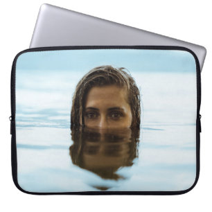 Housse Pour Ordinateur Portable Femme dans le plan d'eau le matin