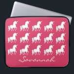 Housse Pour Ordinateur Portable Filles roses de silhouette personnalisées par<br><div class="desc">Douille rose d'ordinateur portable du néoprène de filles de silhouette personnalisée par motif de licorne. Un joli motif des silhouettes blanches de licorne sur l'arrière - plan rose lumineux. Customisez pour changer la couleur d'arrière - plan en une autre couleur. Personnalisez cette caisse faite sur commande d'ordinateur portable avec le...</div>