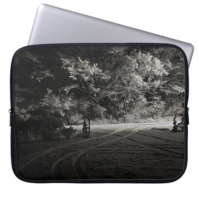 Housse Pour Ordinateur Portable Forêt enneigée la nuit (Devant)