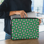Housse Pour Ordinateur Portable Forêt rétro Abstraite vert et rose géométrique<br><div class="desc">Cet abstrait pochette d'ordinateur portable vert et rose de la forêt rétro est un choix idéal pour vous ! La motif géométrique contemporaine attire l'oeil et la modernité du milieu du siècle,  parfait pour tout espace de travail.</div>