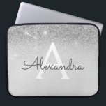 Housse Pour Ordinateur Portable Glam Parties scintillant en argent et étincelle ch<br><div class="desc">Parties scintillant Silver Ombre Faux et Coque Monogramme moderne et élégant. Ce coque peut être customisé pour inclure votre nom initial et prénom.</div>