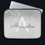 Housse Pour Ordinateur Portable Glam Parties scintillant en argent et étincelle ch<br><div class="desc">Parties scintillant Silver Ombre Faux et Coque Monogramme moderne et élégant. Ce coque peut être customisé pour inclure votre nom initial et prénom.</div>
