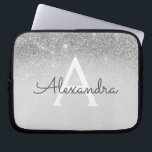 Housse Pour Ordinateur Portable Glam Parties scintillant en argent et étincelle ch<br><div class="desc">Parties scintillant Silver Ombre Faux et Coque Monogramme moderne et élégant. Ce coque peut être customisé pour inclure votre nom initial et prénom.</div>