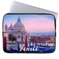 Grand Canal avec gondoles et église à Venise